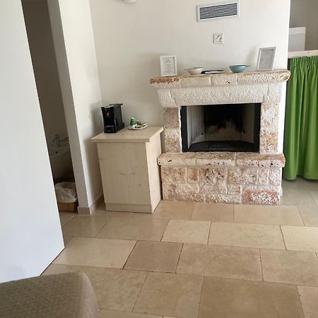 Relais Trulli Le Icone Acomodação com café da manhã Ostuni Exterior foto